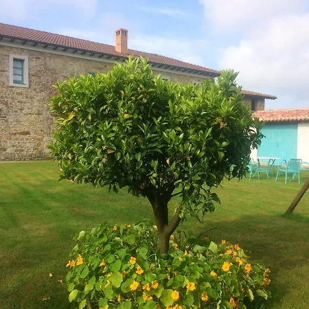 House With 7 Bedrooms In Villaviciosa With Wonderful Mountain View Enclosed Garden And Wifi 2 Km From The Beach Prázdninový dům *