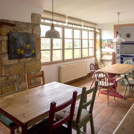 House With 7 Bedrooms In Villaviciosa With Wonderful Mountain View Enclosed Garden And Wifi 2 Km From The Beach Prázdninový dům