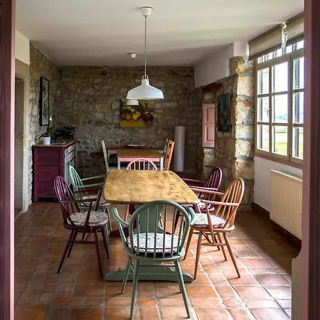 House With 7 Bedrooms In Villaviciosa With Wonderful Mountain View Enclosed Garden And Wifi 2 Km From The Beach Prázdninový dům