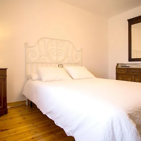 House With 7 Bedrooms In Villaviciosa With Wonderful Mountain View Enclosed Garden And Wifi 2 Km From The Beach *
