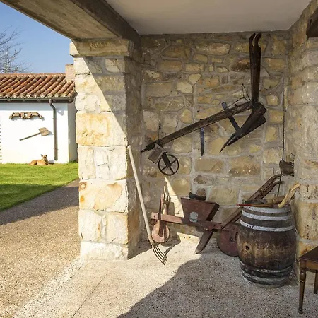 Prázdninový dům House With 7 Bedrooms In Villaviciosa With Wonderful Mountain View Enclosed Garden And Wifi 2 Km From The Beach *